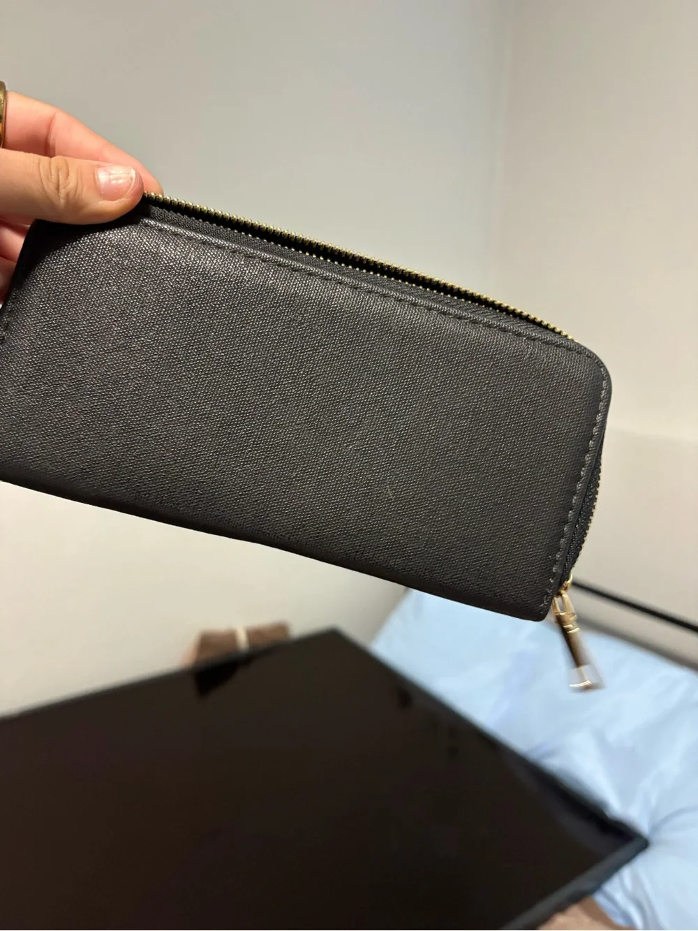 Men's Black Zip Around Leather Wallet - Classic Design